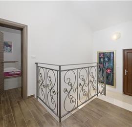 4 bedroom villa bedroom with pool, Svetvinčenat, Istria, sleeps 8